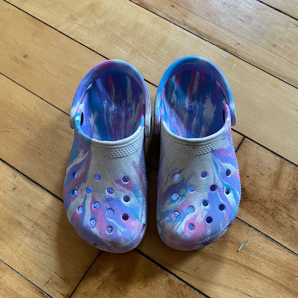 Crocs in size 11c